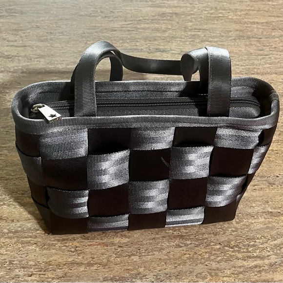 Harveys The Original Seatbelt Bag Silver Shoulder Bag - Picture 1 of 16